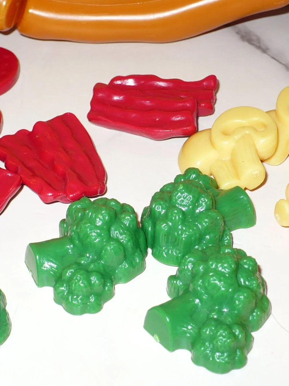 Play Pretend Kitchen ~ Pizza with Removable Toppings 6 piece